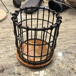 Kitchen utensil holder